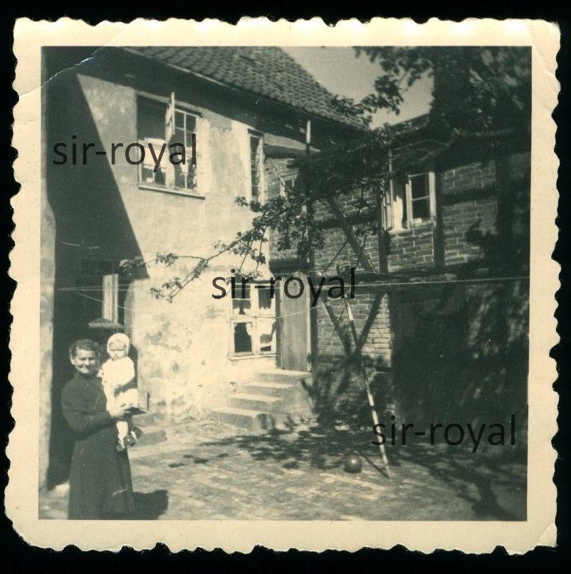 Backyard in Wolgast – 1930s – Photo 6x6cm