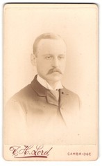 Photograph R. H. Lord, Cambridge, Market Street 13, Portrait of a Gentleman with Sc