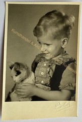orig. Photo postcard child young cat around 1935