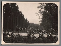 Forograph 3x Men in Forest, in Front of Half-Timbered House, Walking 1920s (F1122)