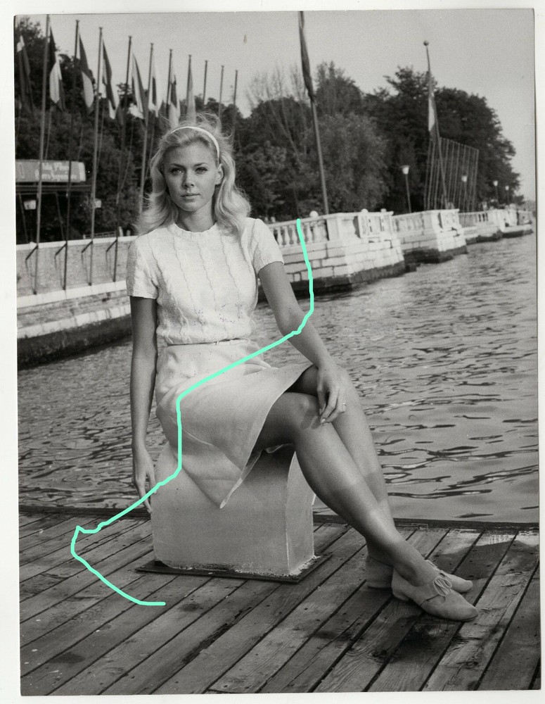 24x18cm vintage archive photo circa 1966 Alicia Brandet in Venice photo C