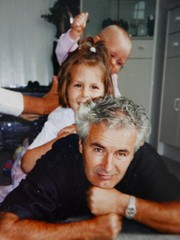 «ADDITION»: PHOTO, PHOTOGRAPH, FAMILY, GRANDCHILDREN, GRANDPA, GAME, CHILDREN, MAN, LIVING!