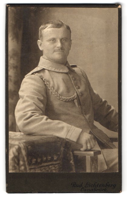 Photograph Rud. Lichtenberg, Osnabrück, Möserstraße 24, Soldier in Uniform with S