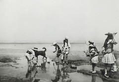 Jacques-Henri LARTIGUE: Villerville – Ma cousine Simone, 1904 / BLINDSTAMP