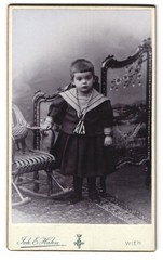 Photograph Joh. E. Hahn, Vienna, Mariahilferstraße 105, little girl with short