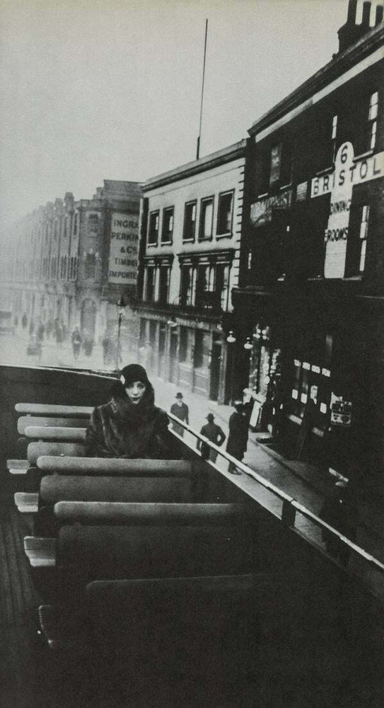 JACQUES HENRI LARTIGUE – Bibi in London – Photo Litho