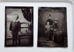 2 Ferrotypes / Tintype Photographs 1885/86 – Child with Family – Size 9 x 6 cm