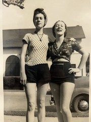 WW2 / 1940s Pretty Young Affectionate Women Photo – Gay / Lesbian Interest – #4