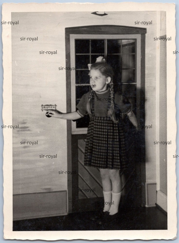 Girl Ringing On Very Small Front Door – 1930s – Photo 9x12cm