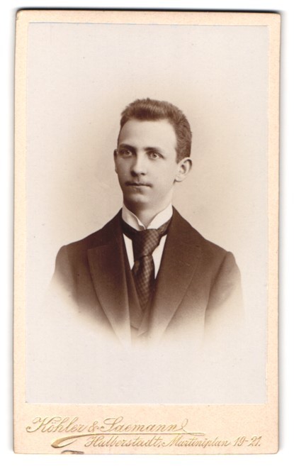 Photograph Köhler & Saemann, Halberstadt, Martiniplan 19-21, young man with we