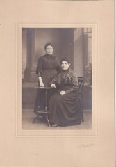 A. Neumann photo on cardboard – 2 ladies – Langenberg Rhld.