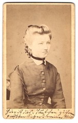 Photograph Carl Fischer, Fulda, Friedrichs-Str. 24, elegant young lady in tail
