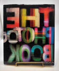 THE PHOTOGRAPHY BOOK Phaidon Press Ltd 500 pages 1997 HC DJ Photographers UNREAD