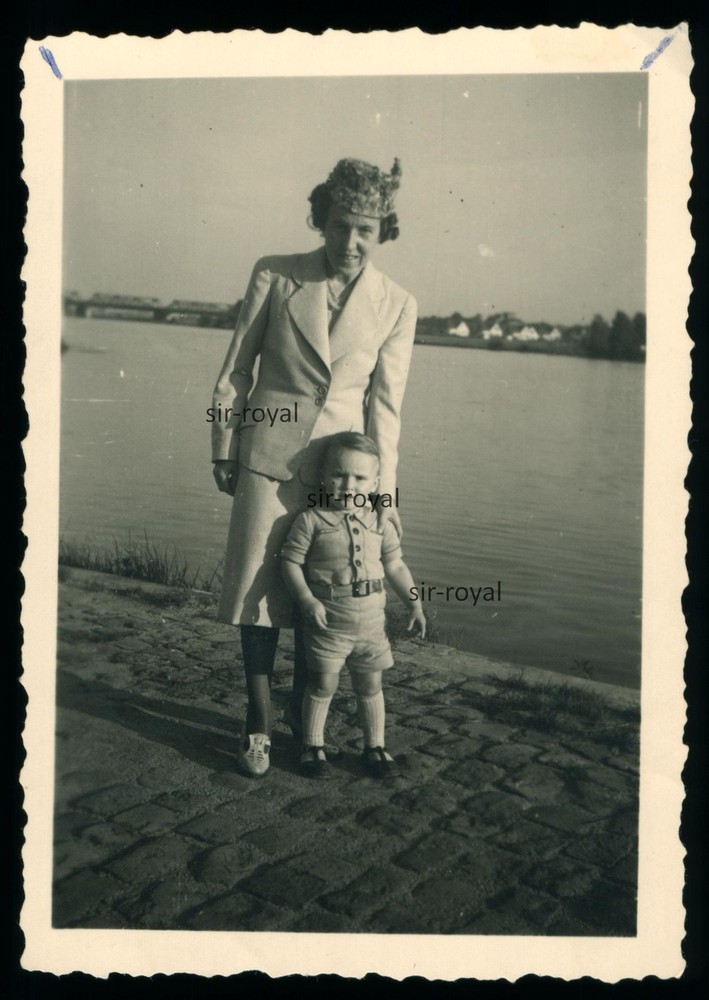Hanau 1942 – Mother and Son Standing on the Main River – 1940s – Photo 6x9cm