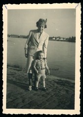 Hanau 1942 – Mother and Son Standing on the Main River – 1940s – Photo 6x9cm