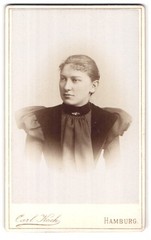 Photograph Carl Koch, Hamburg, Neuerwall 30, portrait of an elegantly dressed