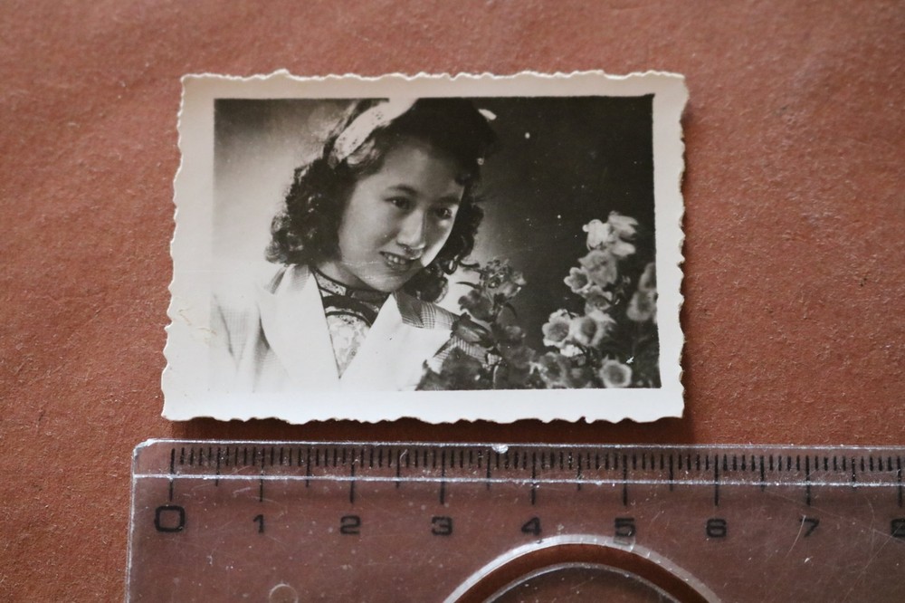 Great old photo – pretty Asian woman – 1930s-50s?