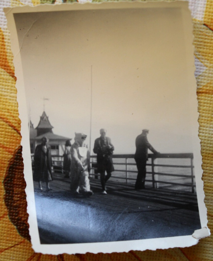 Photo Baltic Sea polar bear costume pier Ahlbeck men 1959 GDR vintage CA