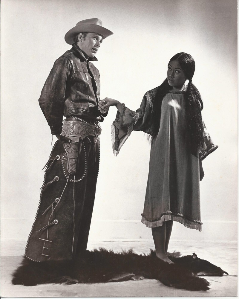 Hendrickson Original Glossy Photo B&W COWBOY & INDIAN GIRL Couple 8 x 10″ R34