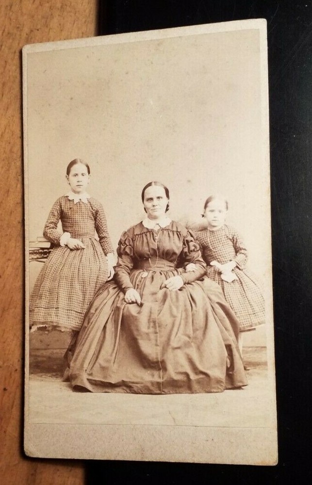 Woman in Crinoline & 2 Girls – 1866 / CDV Heinrich Harmsen Vienna