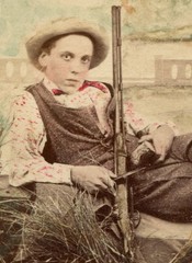 Rare painterly Italian cabinet card: boy with rifle, albumen photo c. 1880