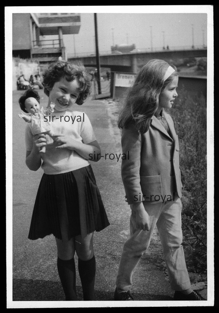 Little Girls 1966 on the Weser in Bremen – 1960s – Fashion – Photo 9x13cm