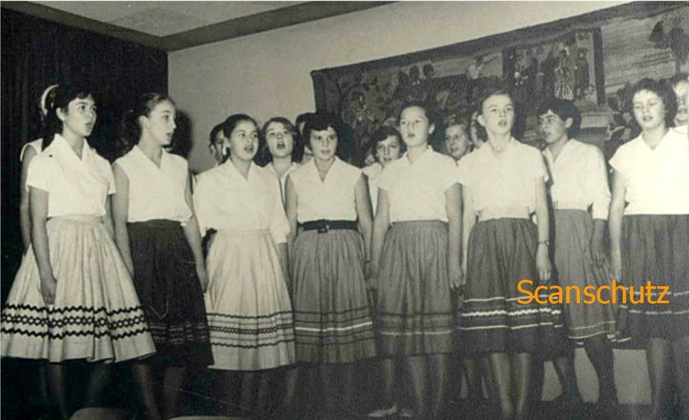 The dance of beautiful girls 4 photo; DIN A 4, black and white, studio: no details
