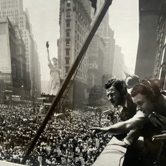 TIMES SQUARE 1945 V-J DAY CELEBRATION EXCLUSIVE PRINT BY “RUTH ORKIN”