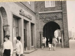 Photo East Berlin, industrial shop, GDR architecture (3)