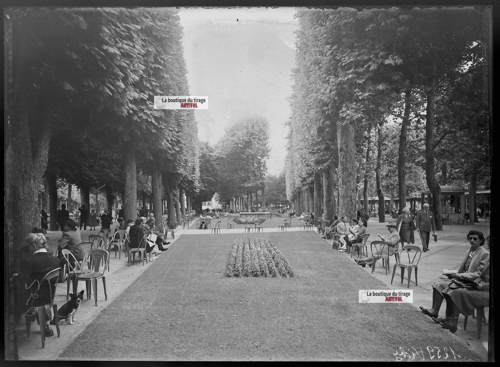 Old Black And White Photo Glass Plate Negative 13X18 Cm Old Vichy Park