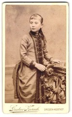 Photograph Gustav Karsch, Dresden-Neustadt, size Meisenerstr. 17, girls with k