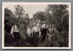 Photo Women and Men at the Nippenburg near Schramberg 1927 (F2045)