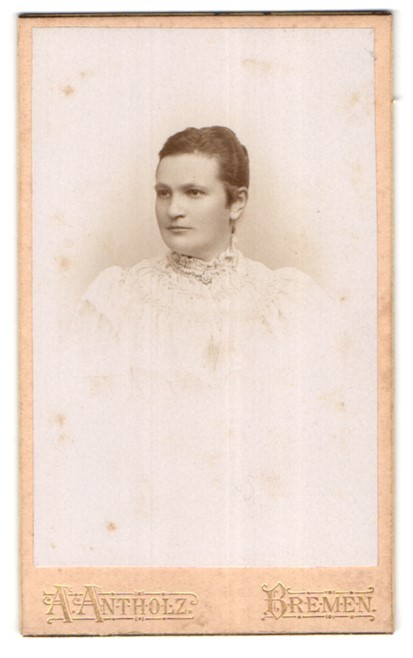 Photograph A. Antholz, Bremen, Lindenstrasse 2, young woman in white blouse