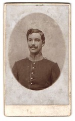 photograph soldier in uniform