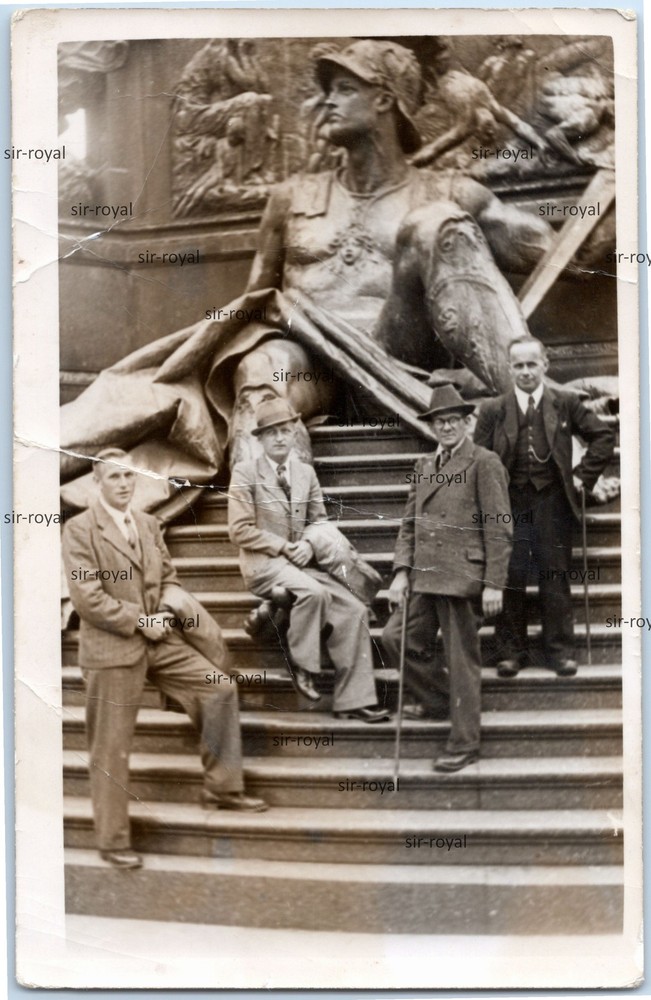 Berlin 1943 – People at Kaiser Wilhelm National Monument – 1940s – Photo Postcard 9x14cm