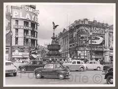 Photo England London Piccadilly Circus Eros Fountain Cars Advertising 1959 Car
