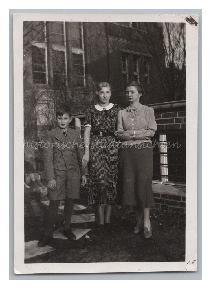 2 Women & Boy 1937 – Fashion Polka Dot Dress – Vintage Photo 1930s