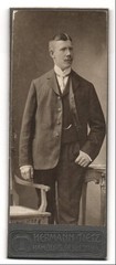 Photograph Hermann Tietz, Hamburg, portrait young man in suit jacket with Krawa