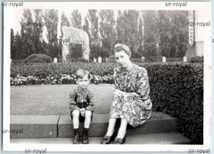 Beuel 1942 – Mother and Son in Front of Memorial – 1940s – Photo 9x6cm