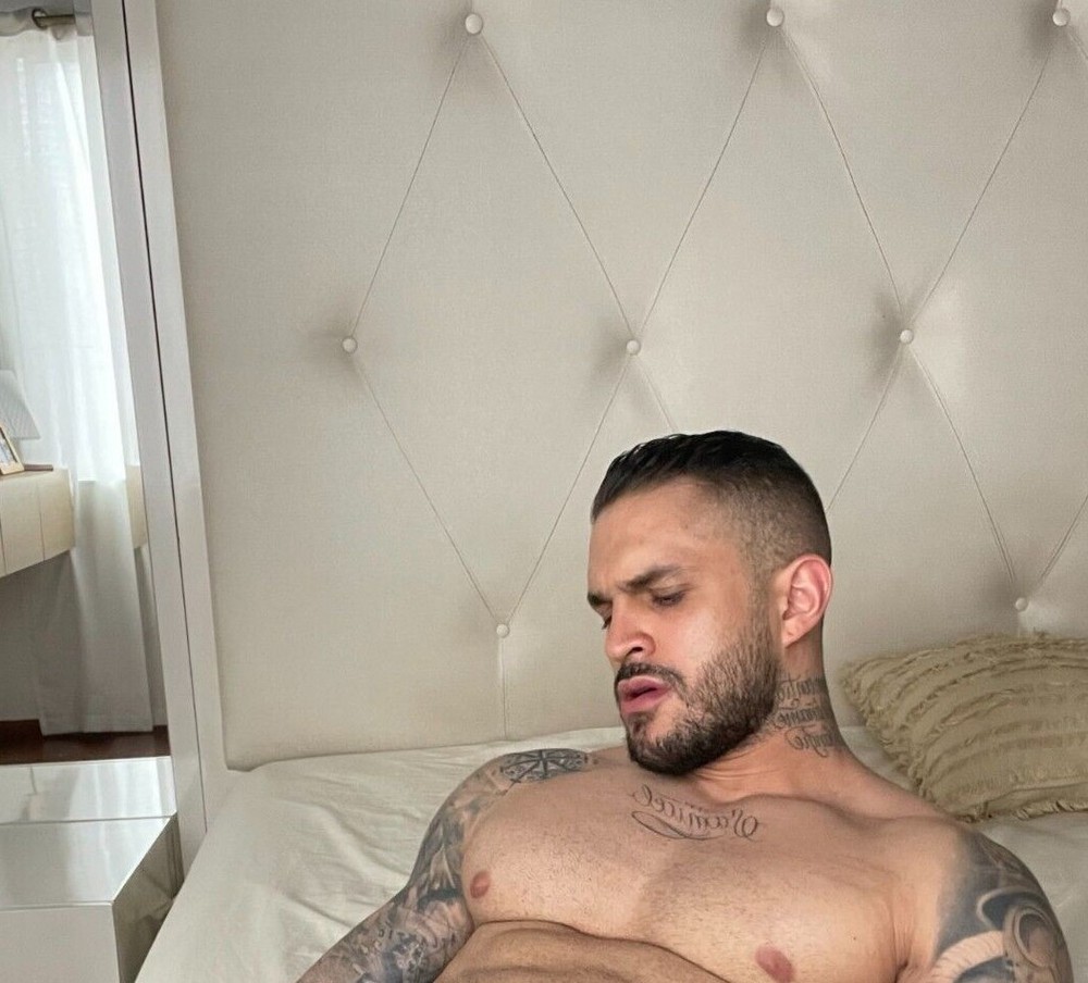 [K062] Handsome Male Cute Model Showing Off Body And Muscles