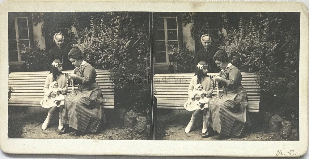 Famille photography hobbyist snapshot signed A.C. stereo vintage analog n2