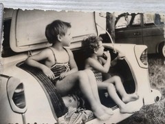 Photo car passenger car motor vehicle Trabant, Pößneck Thuringia, children in trunk GDR (V)