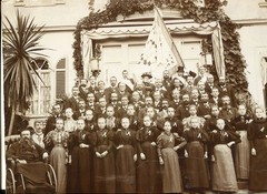 Old photo group photo in front of the country house, 25x30cm