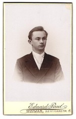 Photography Eduard Paul, Weimar, Seminarstr. 6, young gentleman in wide suit