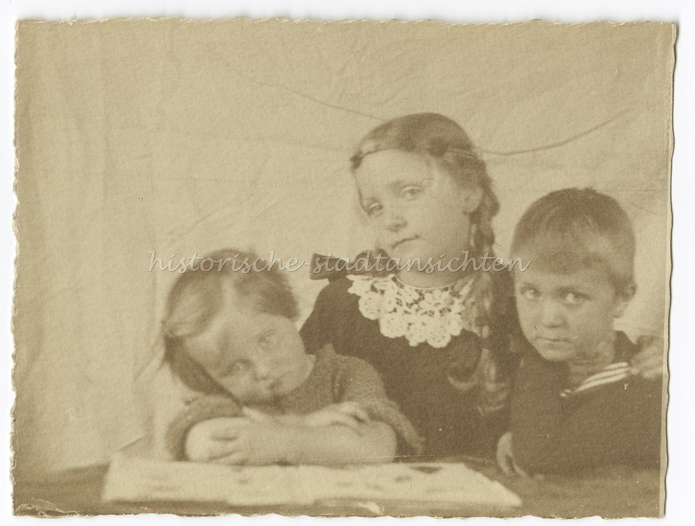 Child Portrait 1924 – Old Photo 1920s