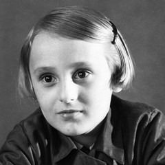 Edith Pezdika (later became photographer), girl’s portrait, by Eduard PEZDIKA, v