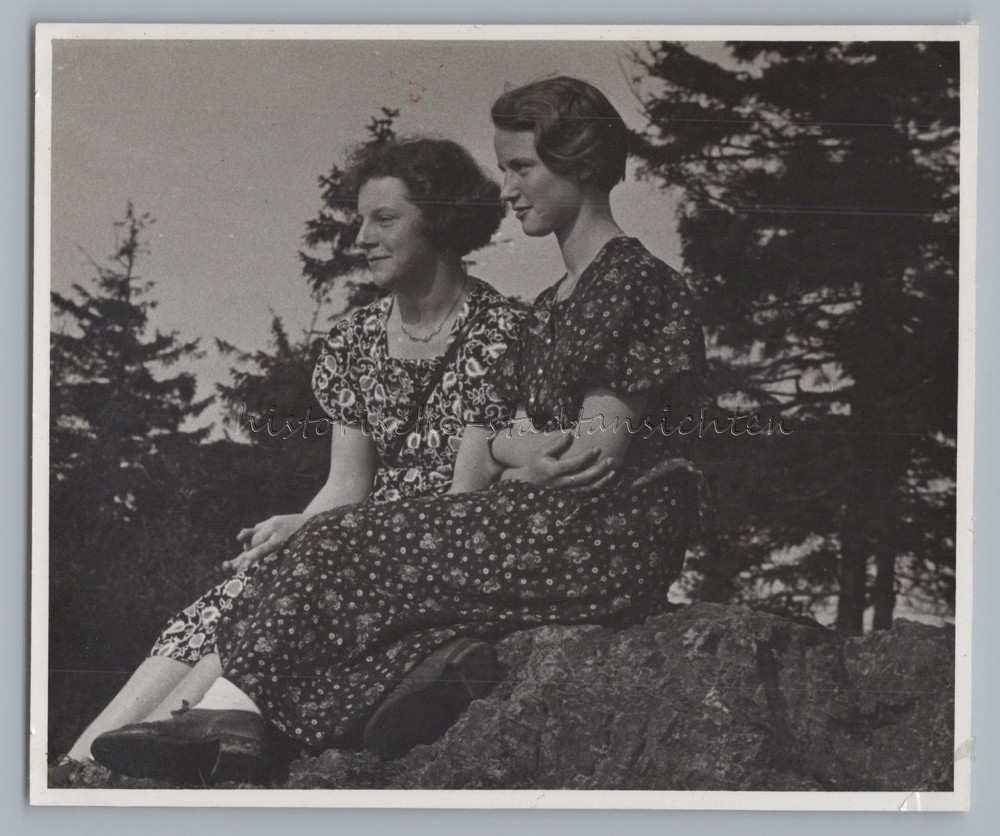2 Young Women in Summer Dress on Rock – Side Portrait – Vintage Photo 1930s