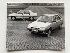 orig. Large press photo sales photo car Renault 9 TX cat. 11 1988 21×16.5cm