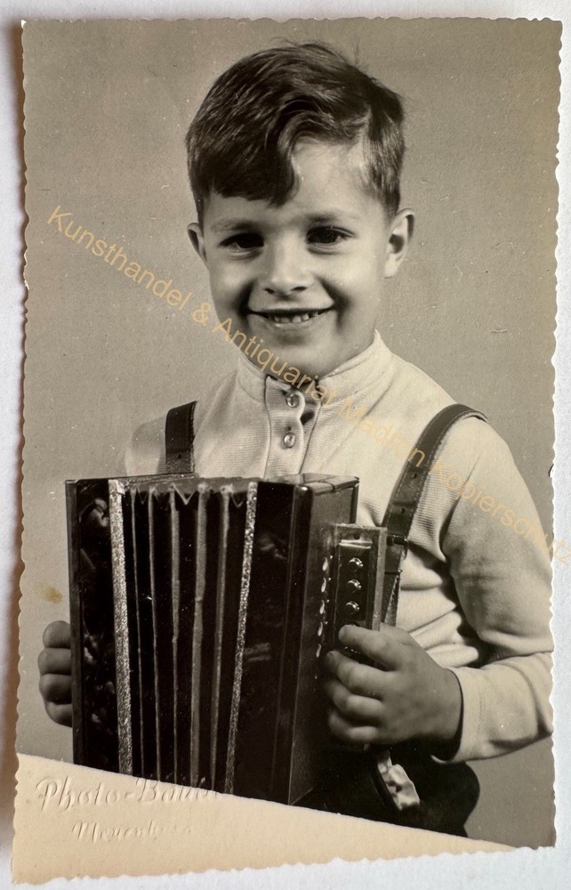 orig. Photo Postcard Children Child Fashion around 1955 Young Music Accordion