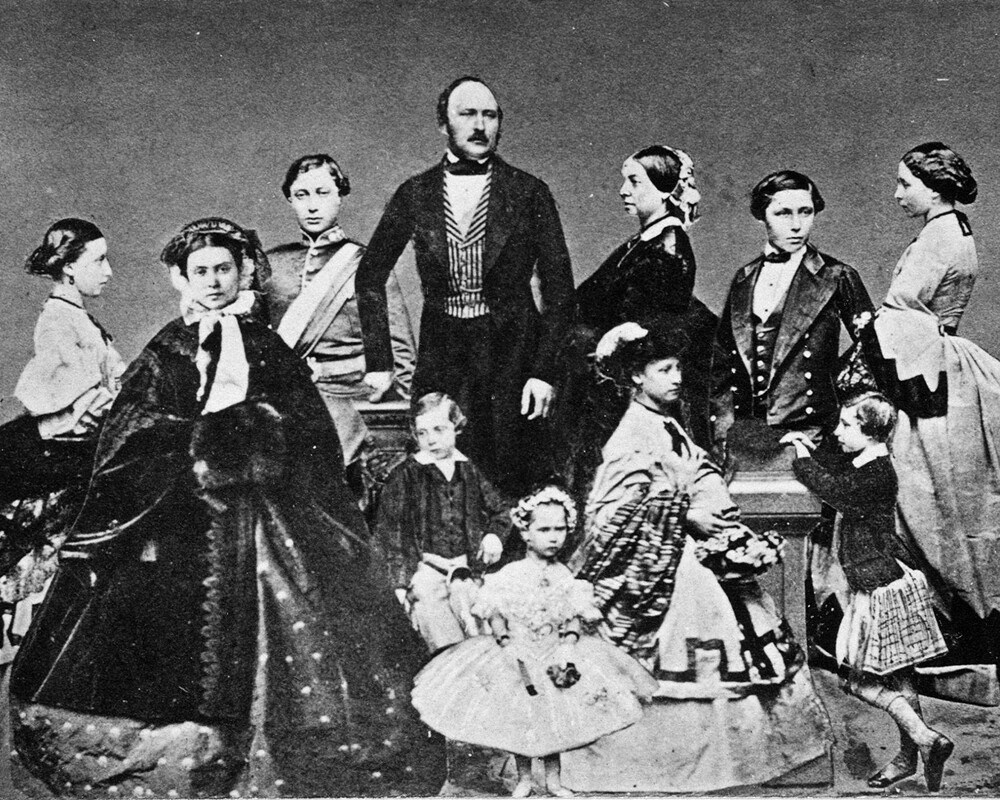 New Photo: Prince Albert and Queen Victoria and their Nine Children – 6 Sizes!